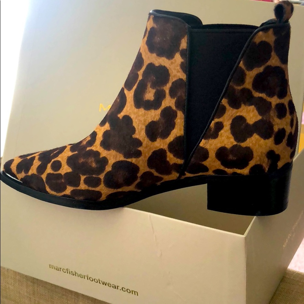 Marc Fisher LTD Trendy Leopard booties l S 6